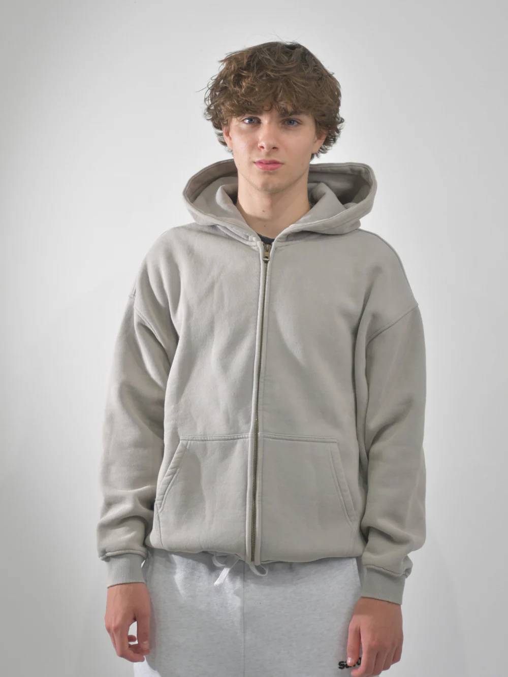 GRIND ZIP HOODIE GRAY